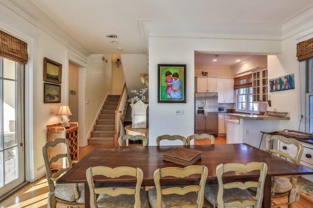 Caribbean Paradise 4 Bedroom Holiday Home by Five Star Properties