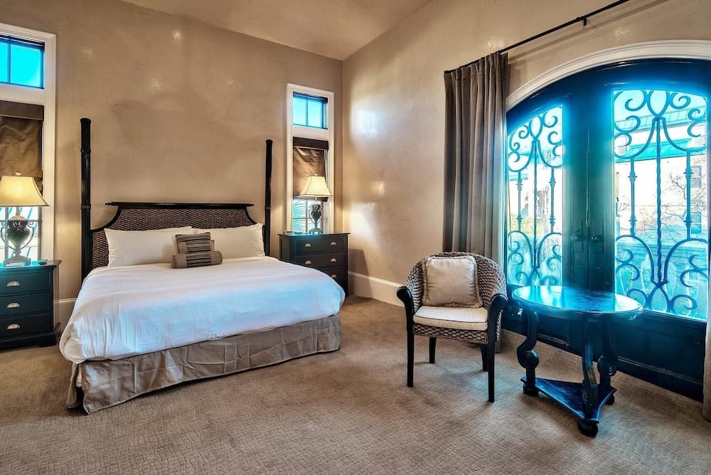 Casa Tuscany 6 Bedroom Holiday Home by Five Star Properties