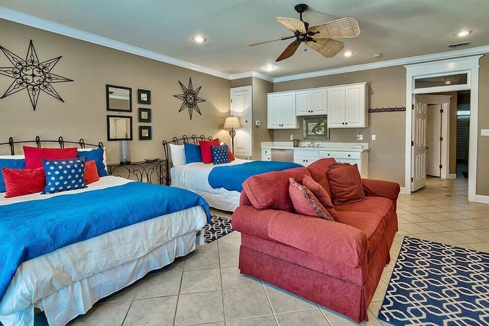 Emerald Enchantment 4 Bedroom Holiday Home by Five Star Properties