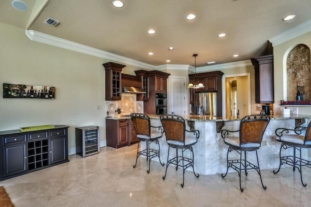 Endless Sunset 4 Bedroom Holiday Home by Five Star Properties