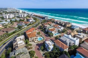 Gigglin Marlin 7 Bedroom Holiday Home by Five Star Properties