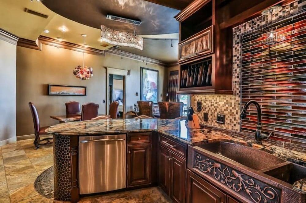 UTOPIA 2 Bedroom Holiday Home by Five Star Properties