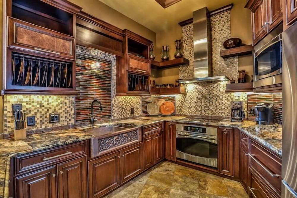 UTOPIA 2 Bedroom Holiday Home by Five Star Properties