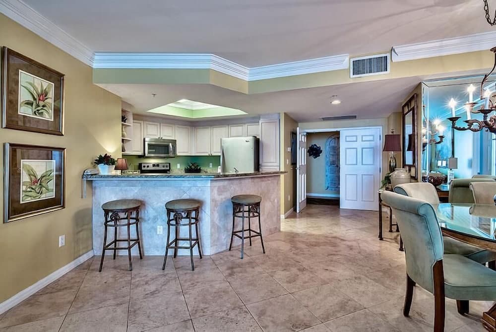 LATITUDE ADJUSTMENT 3 Bedroom Holiday Home by Five Star Properties