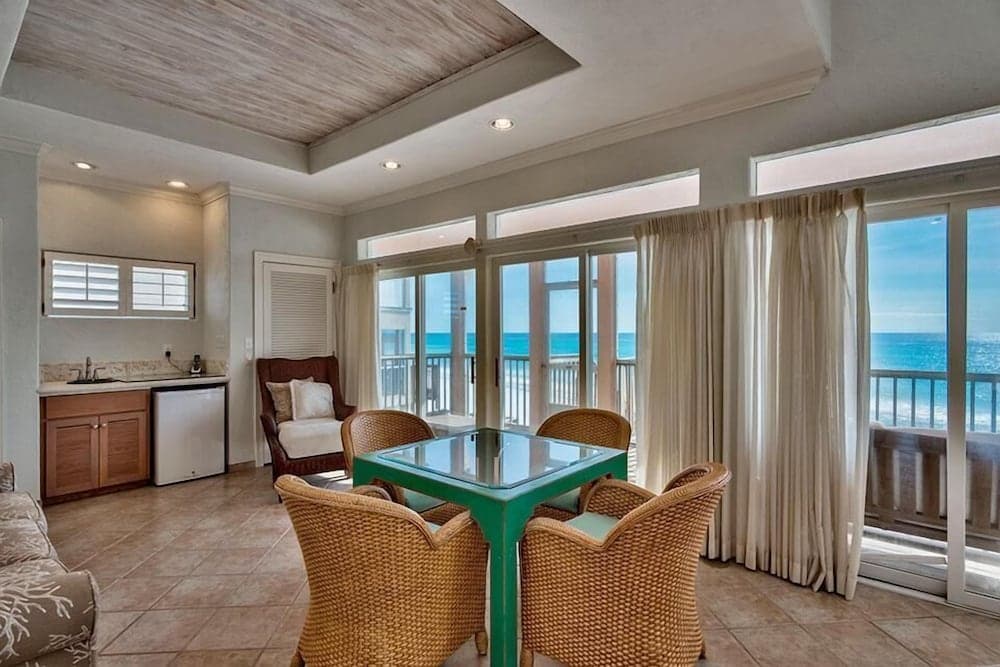 Luna Sea 4 Bedroom Holiday Home by Five Star Properties