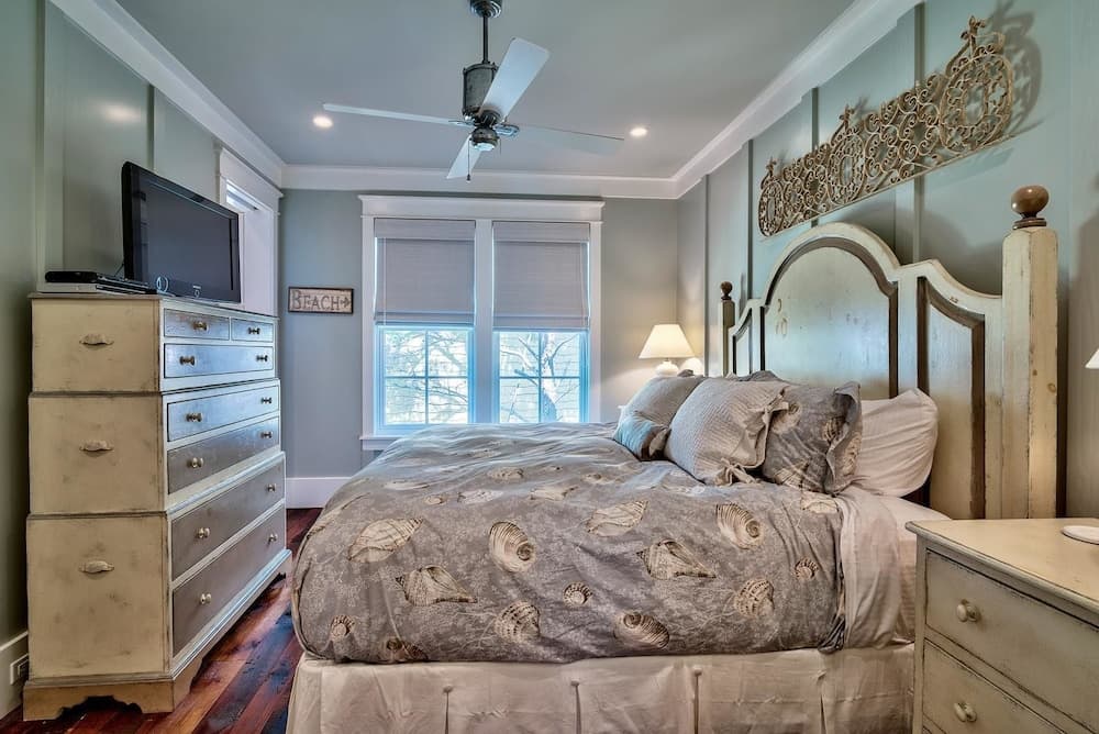 Sandy Pause 6 Bedroom Holiday Home by Five Star Properties