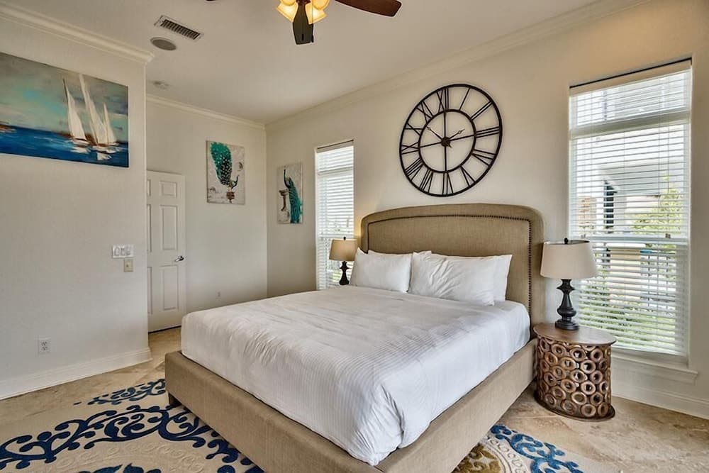 Sea Span 6 Bedroom Holiday Home by Five Star Properties