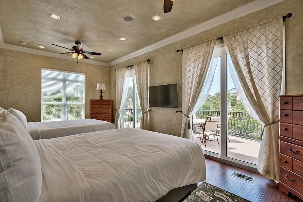 Sea Span 6 Bedroom Holiday Home by Five Star Properties