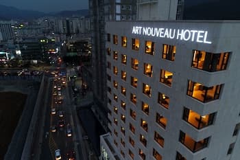 Geoje Art Nouveau Suite Hotel