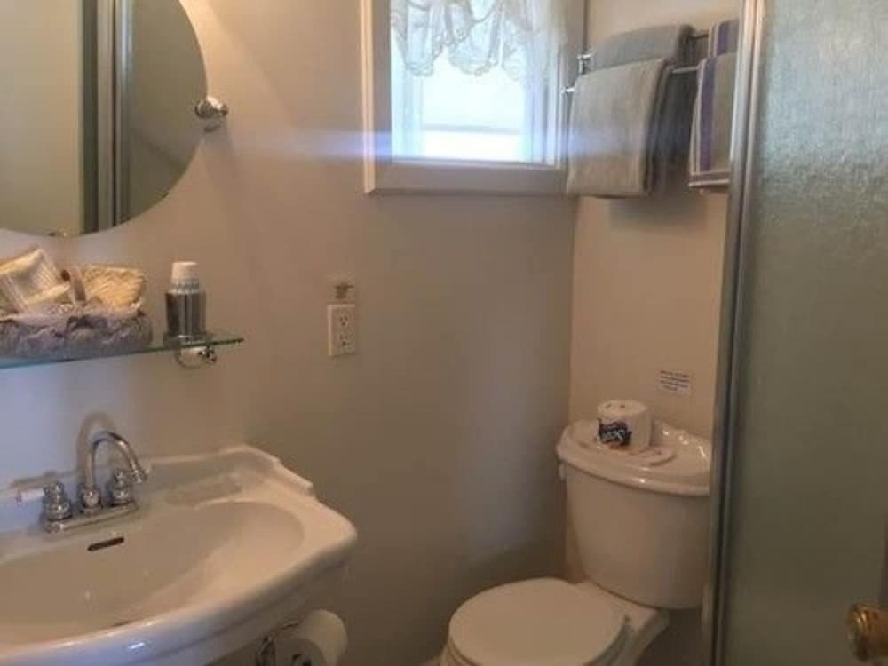 Maple Springs Lake Side Inn