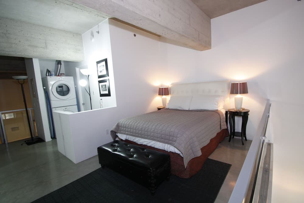 Downtown Loft Style Condo Heated Parking