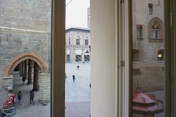 Casa Isolani Piazza Maggiore 1.0