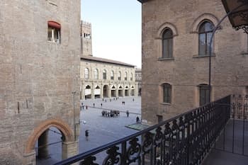 Casa Isolani Piazza Maggiore