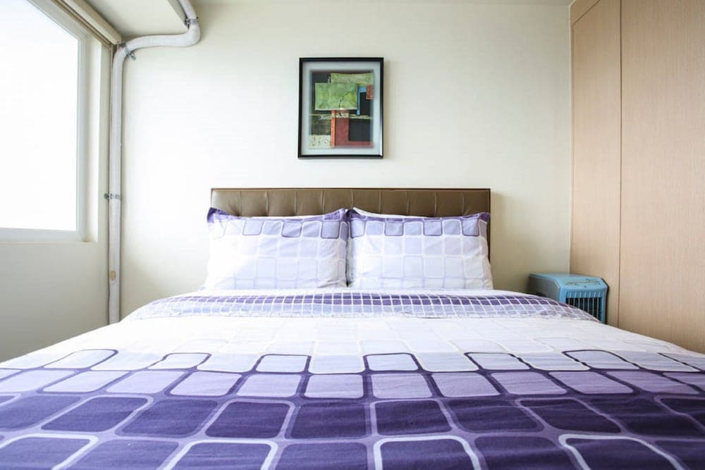 Blowing in the Wind - Lake View Apartments