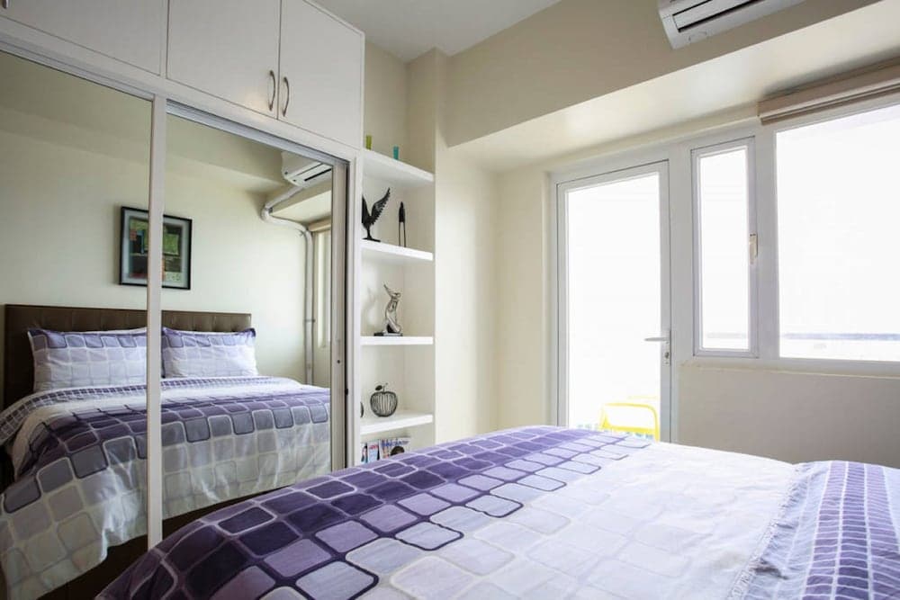 Blowing in the Wind - Lake View Apartments