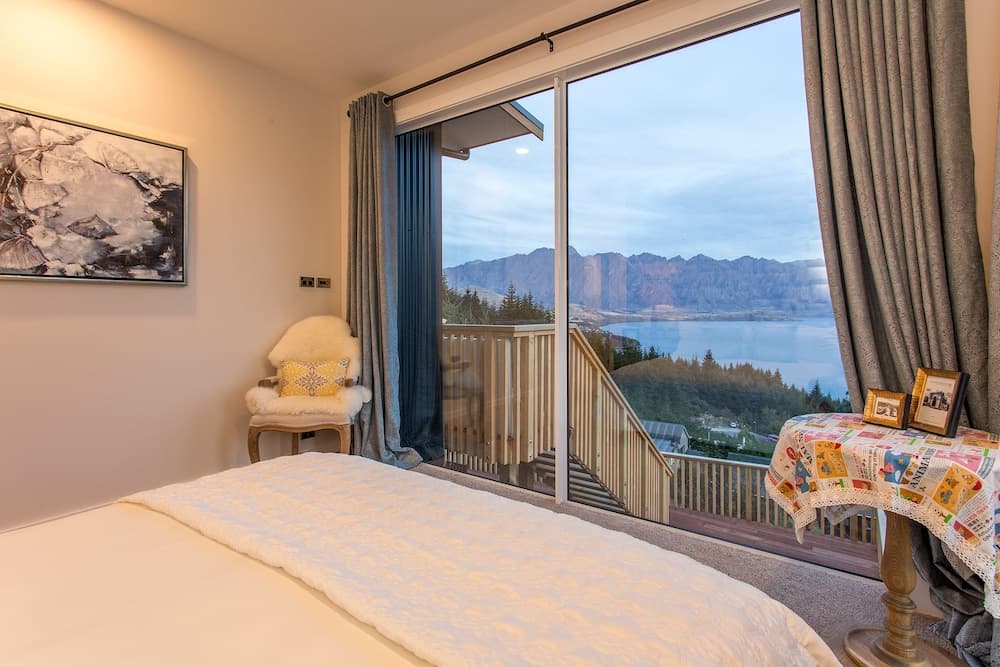 Sagittarius DH Lake View Villa