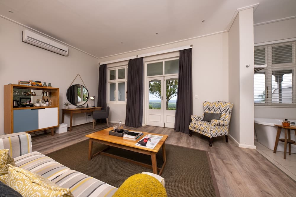 Founders Lodge by Mantis