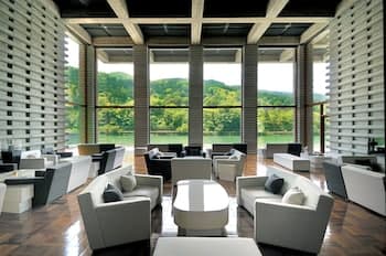 River Retreat GARAKU