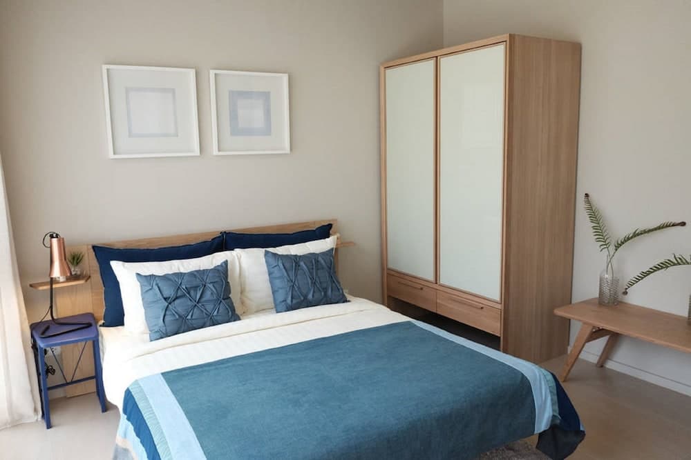 Baan Thew Talay Blue Sapphire