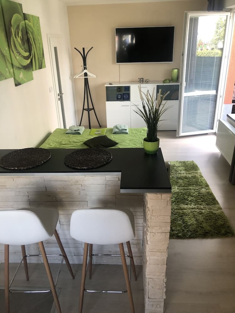 Bastien Studio near Airport