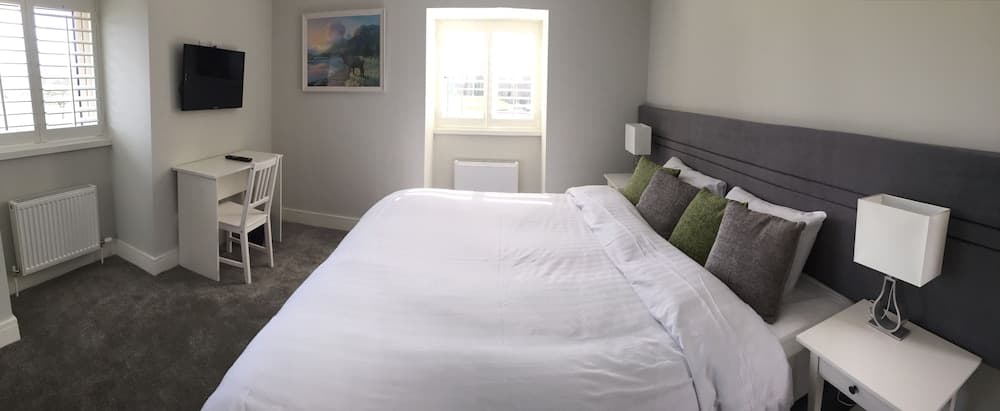 The Red Cottage & Stables