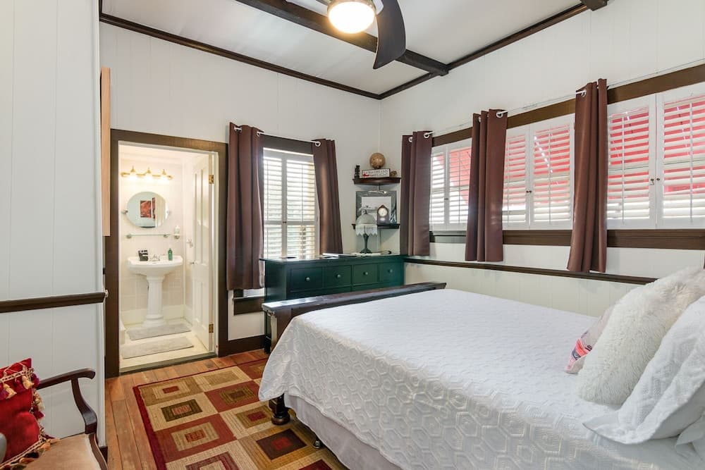 The Wayward Traveler's Inn