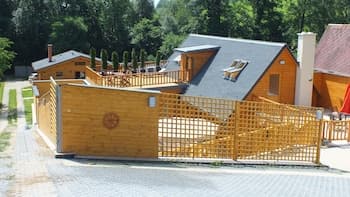 Chaty pod Sokolím Hřbetem