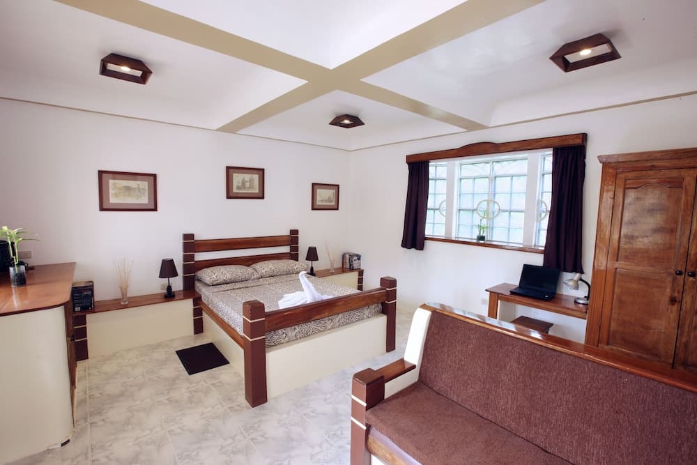 Guindulman Bay Tourist Inn