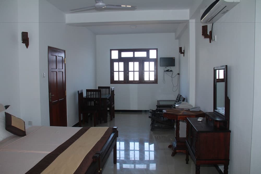 Ravindra Hotel and Restaurant