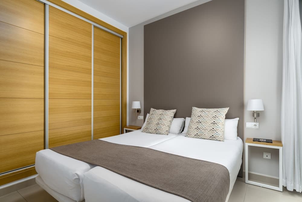 Suites del Pintor Historial Center, by Hoteles con Cultura