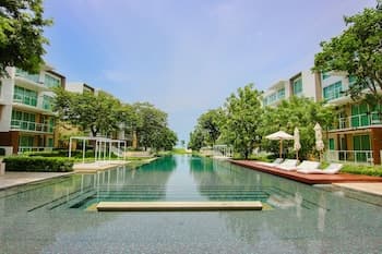 Hua Hin Luxury Beachfront Condo By Mon