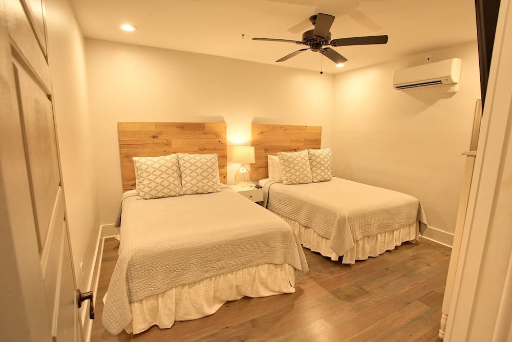 493 King Luxury Suites