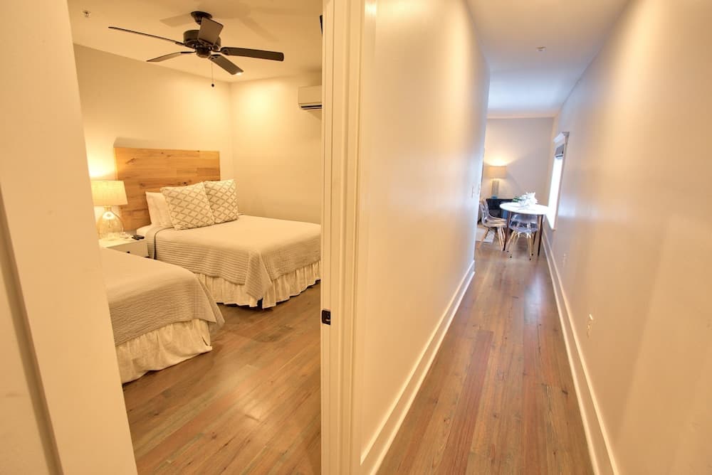 493 King Luxury Suites