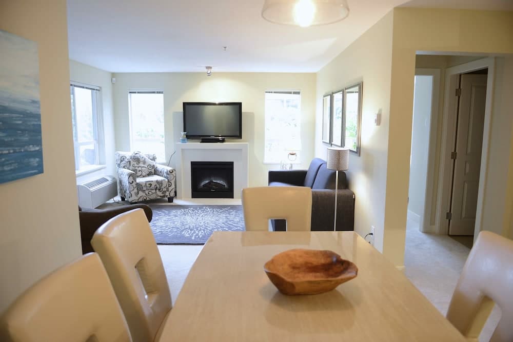 Osprey at Waterscapes by KelownaGo