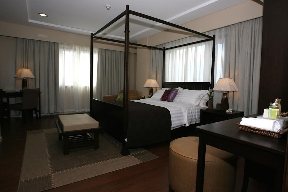 Tanza Oasis Hotel and Resort