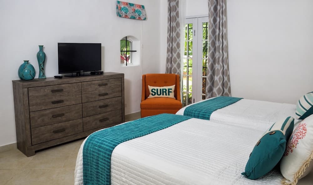 Royal Glitter Bay Villas