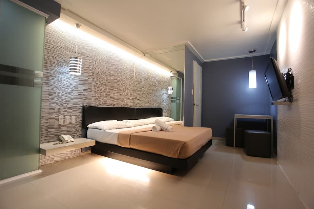 One Serenata Hotel Bacoor