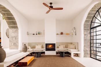 White Exclusive Suite & Villas