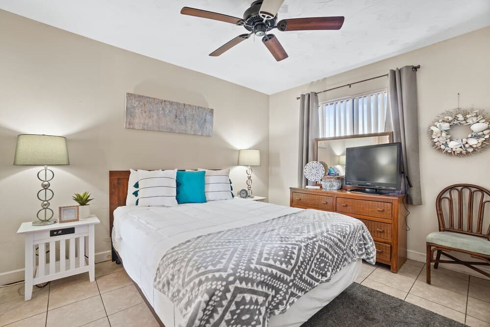 Polynesian Village Condominium by Panhandle Getaways