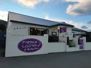 Piwaka Lodge and Backpackers
