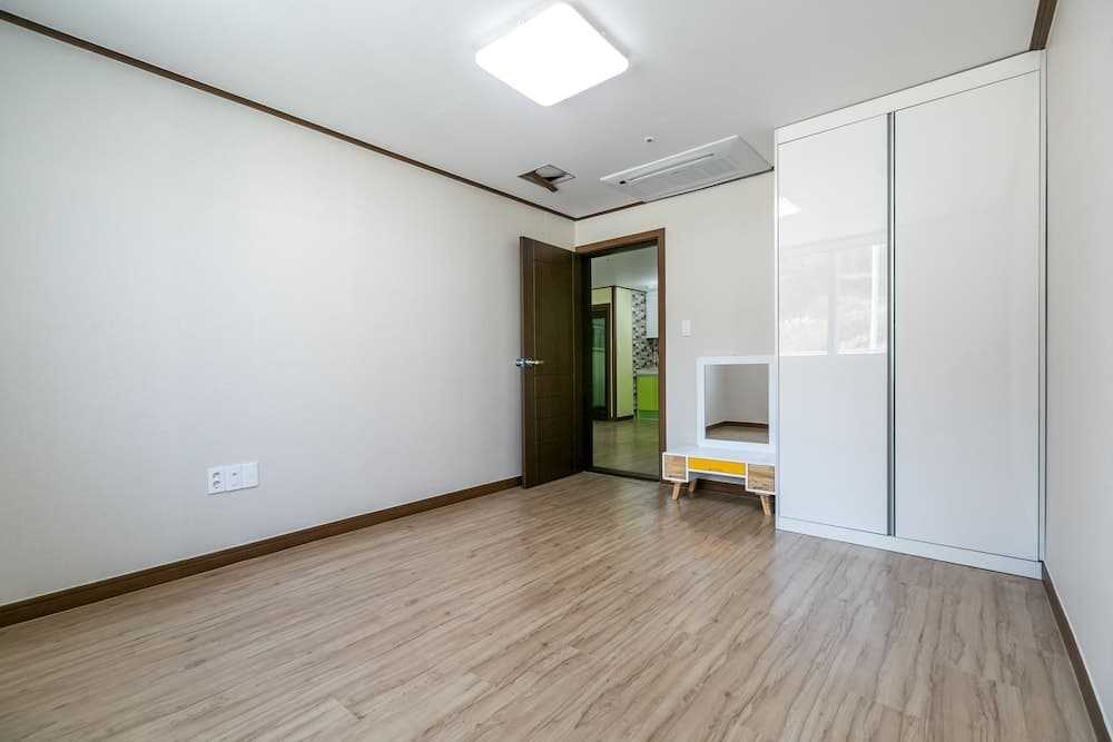 Tongyeong Beach Castle Hotel