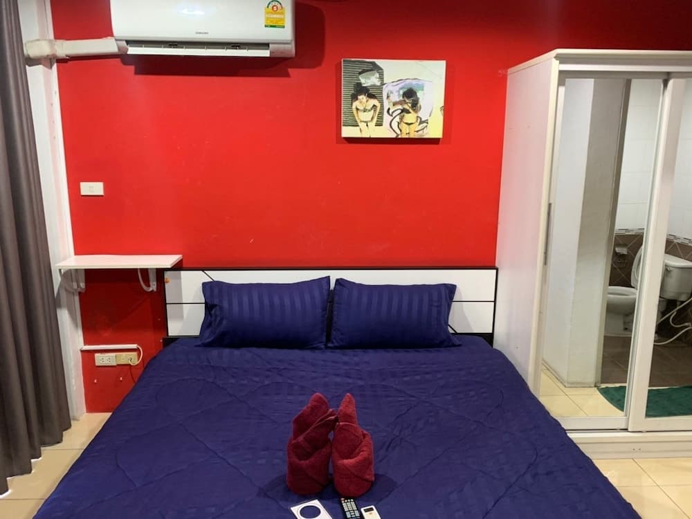 Retox Bar Hotel and Restaurant