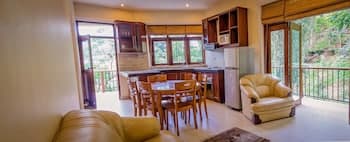 Lake Reach Residence