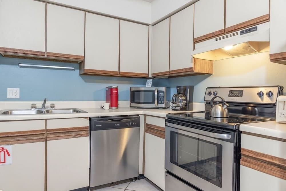 The Cove 217a 1 Bedroom Condo by RedAwning