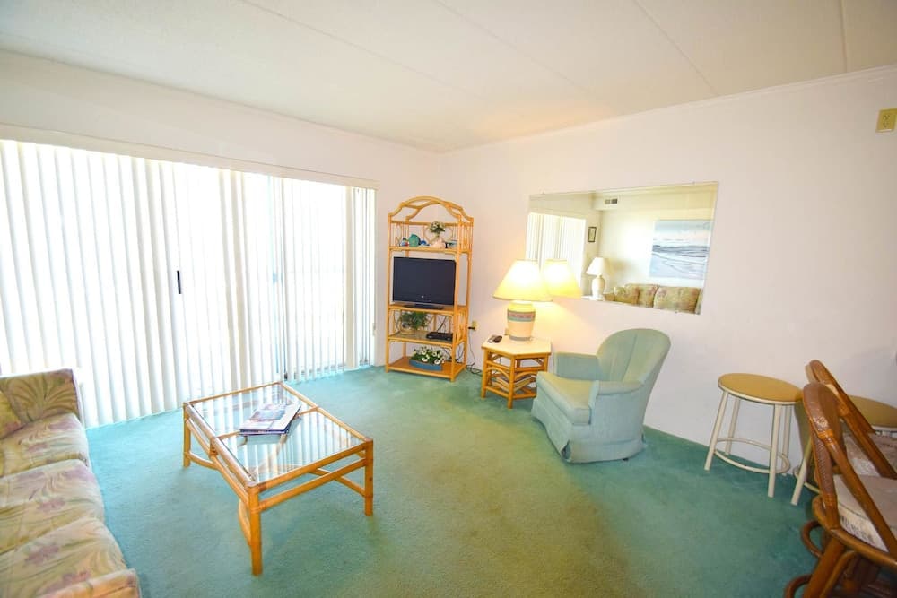 Marigot Beach 407 1 Bedroom Condo by RedAwning