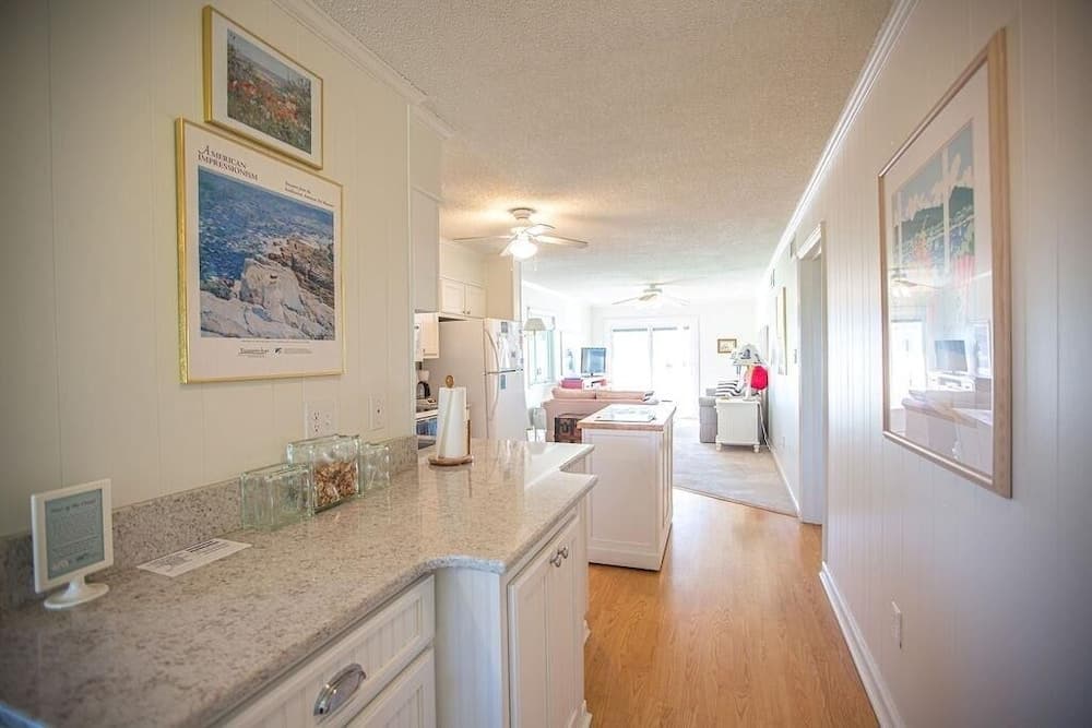 Feelin' Beachy-7a 2 Bedroom Home by RedAwning