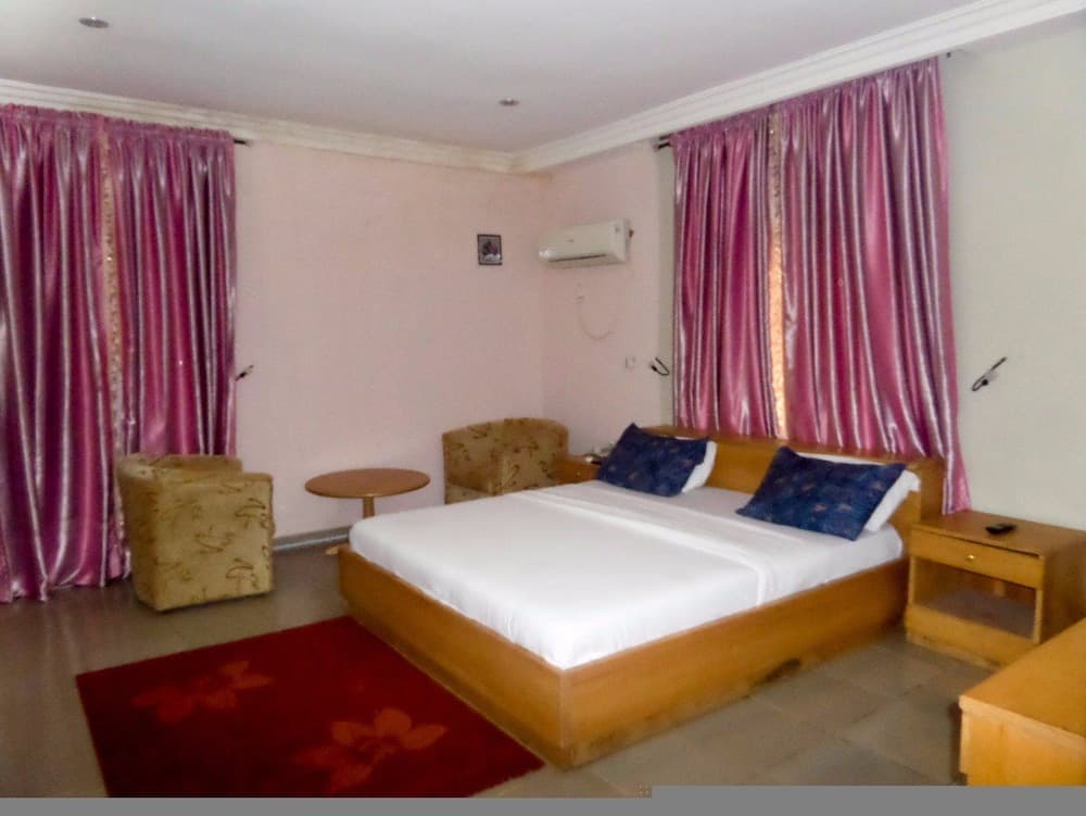 Junbic Apartment and Suites