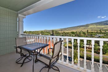 Lahaina Shores #532 Studio Bedroom Condo by RedAwning