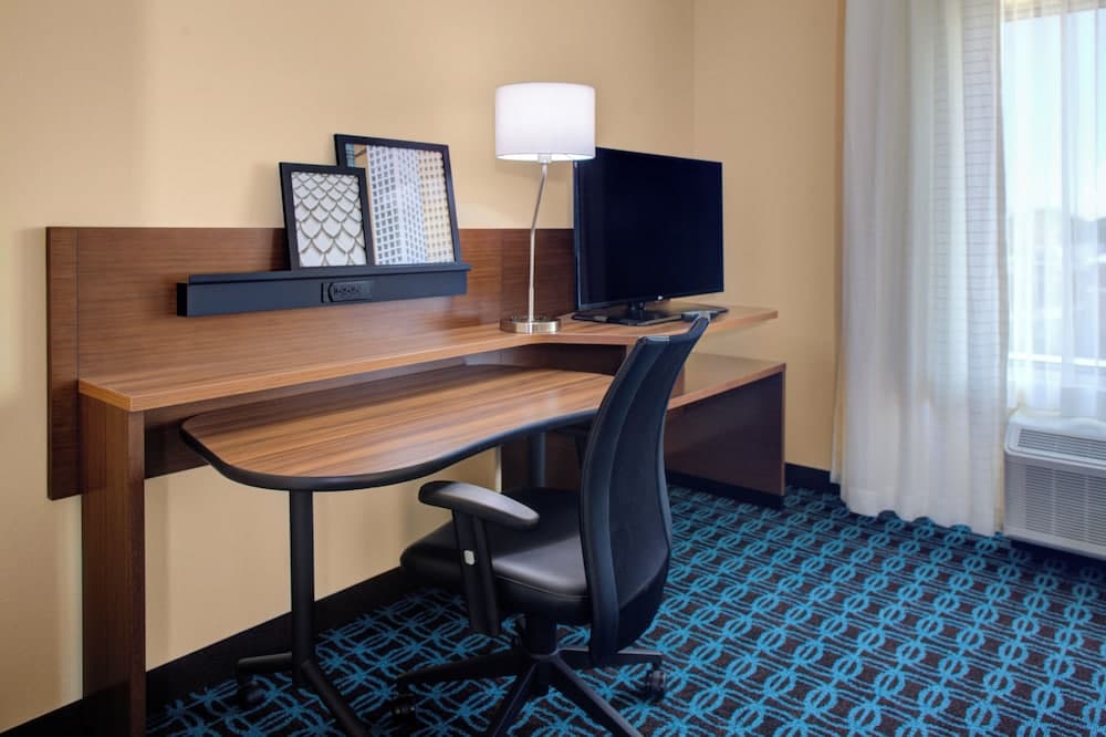 Fairfield Inn and Suites by Marriott Detroit Canton