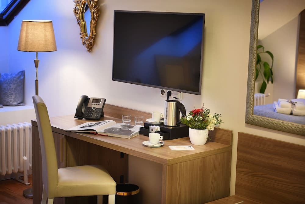 Old Town Residence by Little King